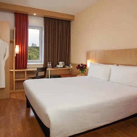 Ibis Center Hotel 3*