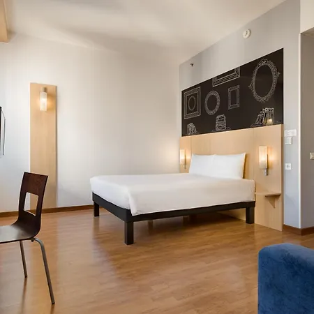 Hotel Ibis Center 3*
