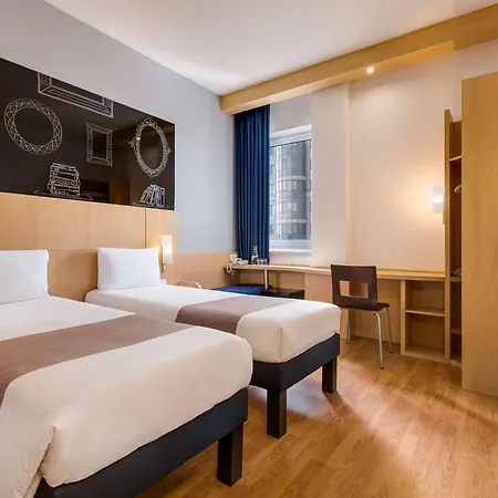 Ibis Center Hotel 3*