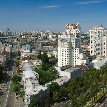 Ibis Center Hotel 3*